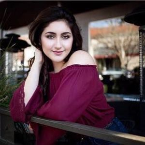 Meet your Posher, Danielle